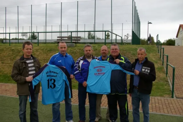 Trikotübergabe an 2. Mannschaft