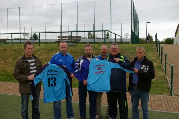 Trikotübergabe an 2. Mannschaft