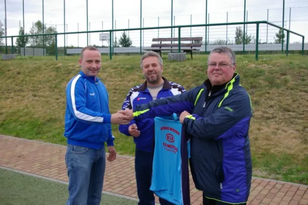 Trikotübergabe an 2. Mannschaft