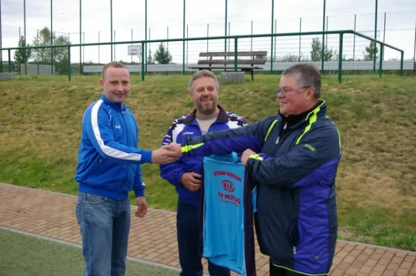 Trikotübergabe an 2. Mannschaft